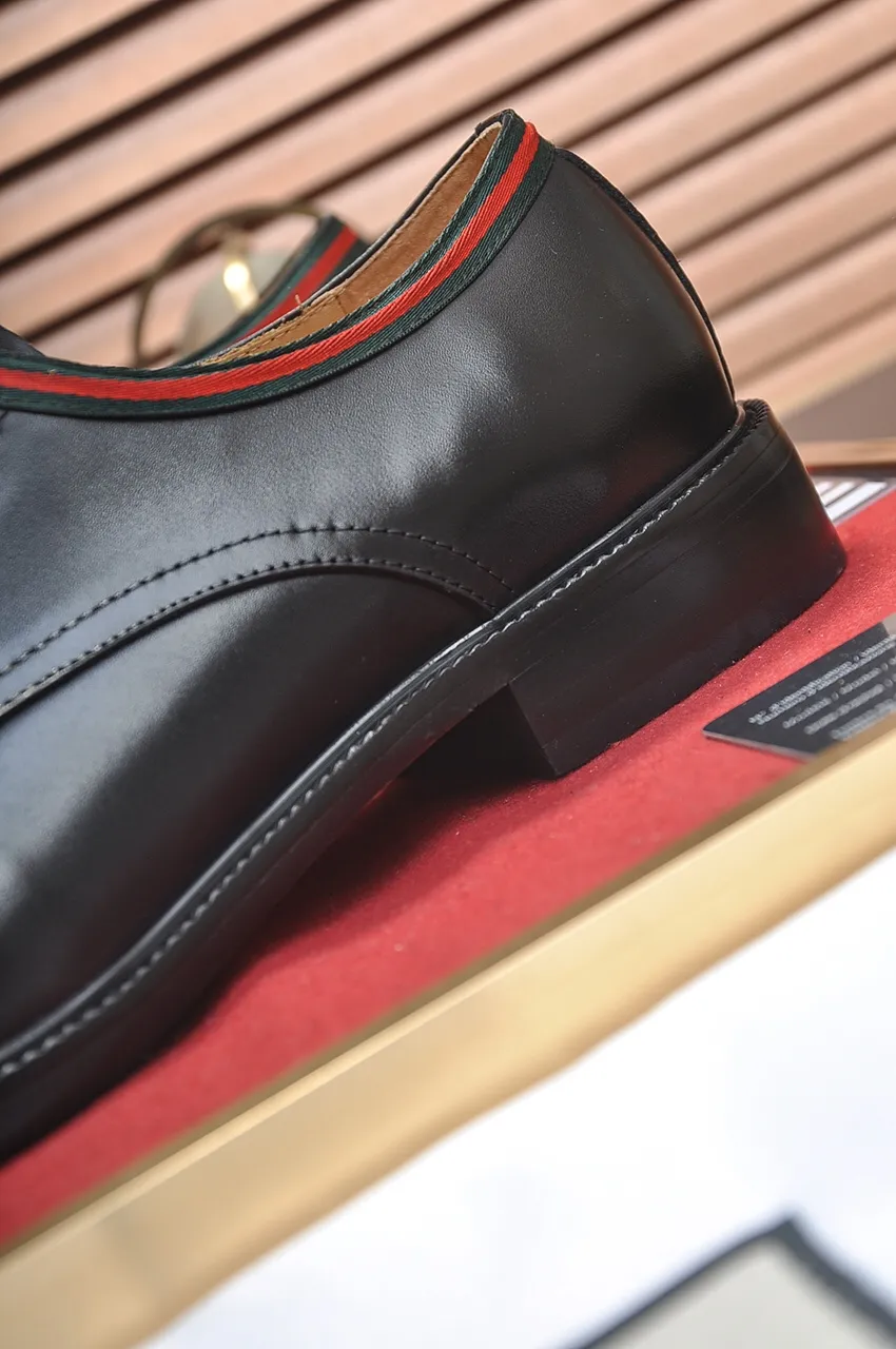 Men's shoes💰500💶Italy's top luxury men's shoe giant (GUCCI) (Gucci) (full cowhide lining) new arrival🍃Original European style🔰 Pleasant to the eye😍In order to make the shoes more durable and non-deformable🌀The production continues to follow traditional methods but there is still no lack of innovation💪Choose original sheepskin for the leather♻️ Smooth and natural And extra bright ⭐Made of imported cowhide, the first choice of rich people 38-45 (45 customized)